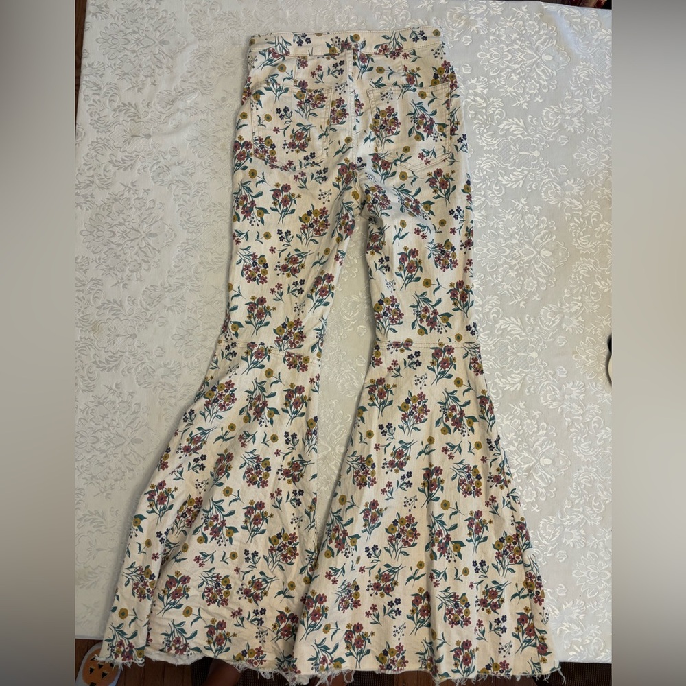 Free People White with Floral Pattern Bell Bottom Jeans - Picture 7 of 7